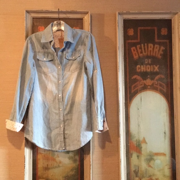 NWT Women’s Chambray Shirt - Picture 4 of 9